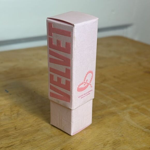 NIB Jeffree Star Cosmetics Velvet Trap Unphazed Velvet Matte Lipstick - Picture 2 of 6